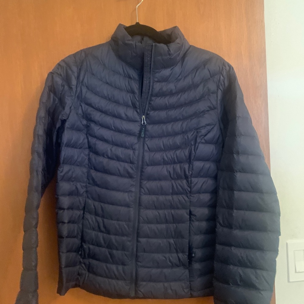 Navy down packable lightweight puffer jacket
